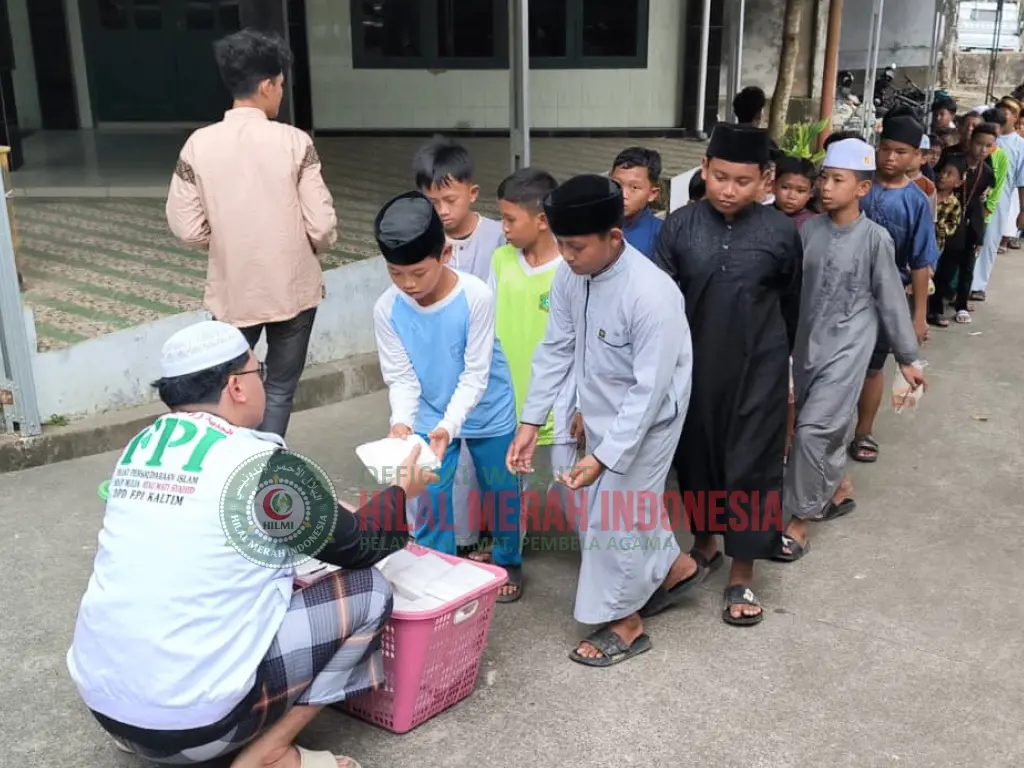 HILMI dan DPD FPI Kaltim Kembali Salurkan 210 Kotak Nasi dalam Program Jumat Berkah