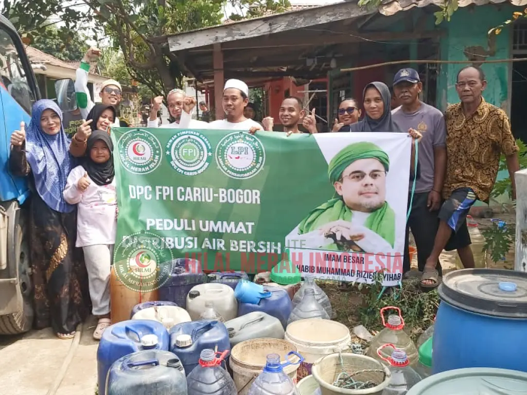 Hilmi DPC FPI Cariu Bogor Salurkan Bantuan Air Bersih Tahap Pertama untuk Warga dan Masjid Al-Ikhlas 1