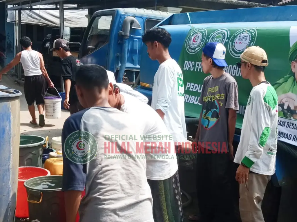 Hilmi DPC FPI Cariu Bogor Salurkan Bantuan Air Bersih Tahap Pertama untuk Warga dan Masjid Al-Ikhlas