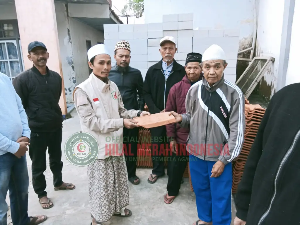 Rumah Layak Untuk Bapak Inen, HILMI-FPI Garut Kirim Bahan Bangunan