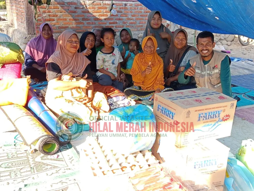 Di Tengah Pengungsian Korban Gempa NTT, HILMI FPI Hadir Membawa Bantuan Kebutuhan Dasar