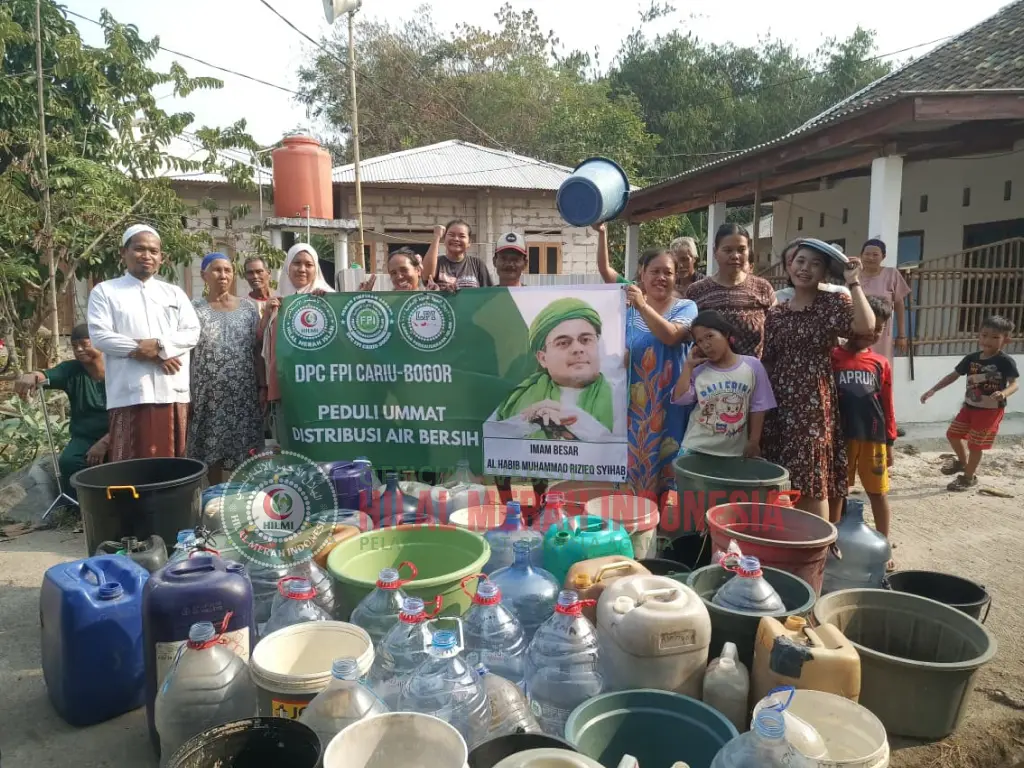 Distribusi Air Bersih Tahap Keempat HILMI dan FPI Cariu Lanjutkan Distribusi Air Bersih Tahap Keempat bagi Warga Terdampak Kekeringan di Kabupaten Bogor 1
