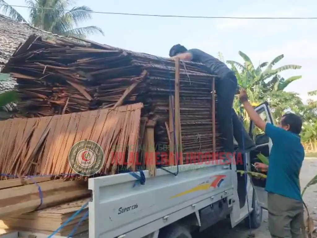Bedah Rumah untuk Tiga Keluarga Mualaf HILMI dan Relawan Pemulung Amal Salurkan Bantuan Bedah Rumah untuk Tiga Keluarga Mualaf Suku Inde di Sigi 1