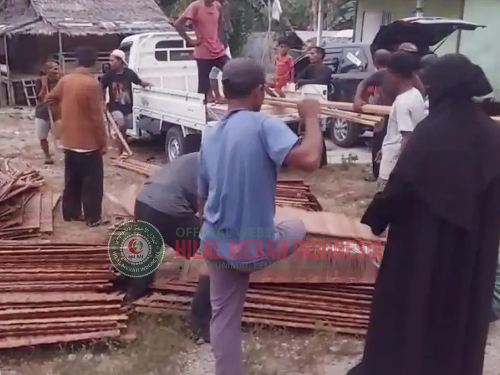 HILMI dan Relawan Pemulung Amal Salurkan Bantuan Bedah Rumah untuk Tiga Keluarga Mualaf Suku Inde di Sigi