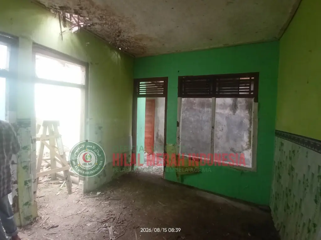 HILMI–FPI Ciamis Salurkan Bantuan untuk Perbaikan Atap Rumah Yatim di Padamulya 1