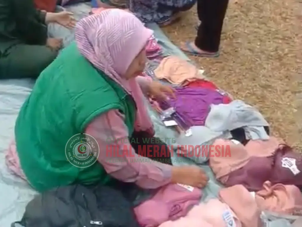 Bazar Gratis Pakaian Baru Hilmi Bazar Gratis Pakaian Baru DPP HILMI FPI Dan FPI Kab Sukabumi Di Lokasi Pengungsian 1