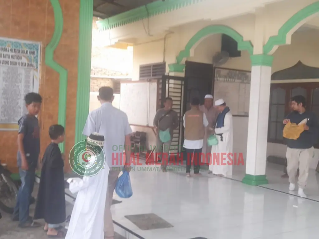 HILMI-FPI Sumut Bagikan 100 Kotak Nasi Hilmi Jumat Berkah Kembali Hadir di Medan Tembung, HILMI-FPI Sumut Bagikan 100 Kotak Nasi 1