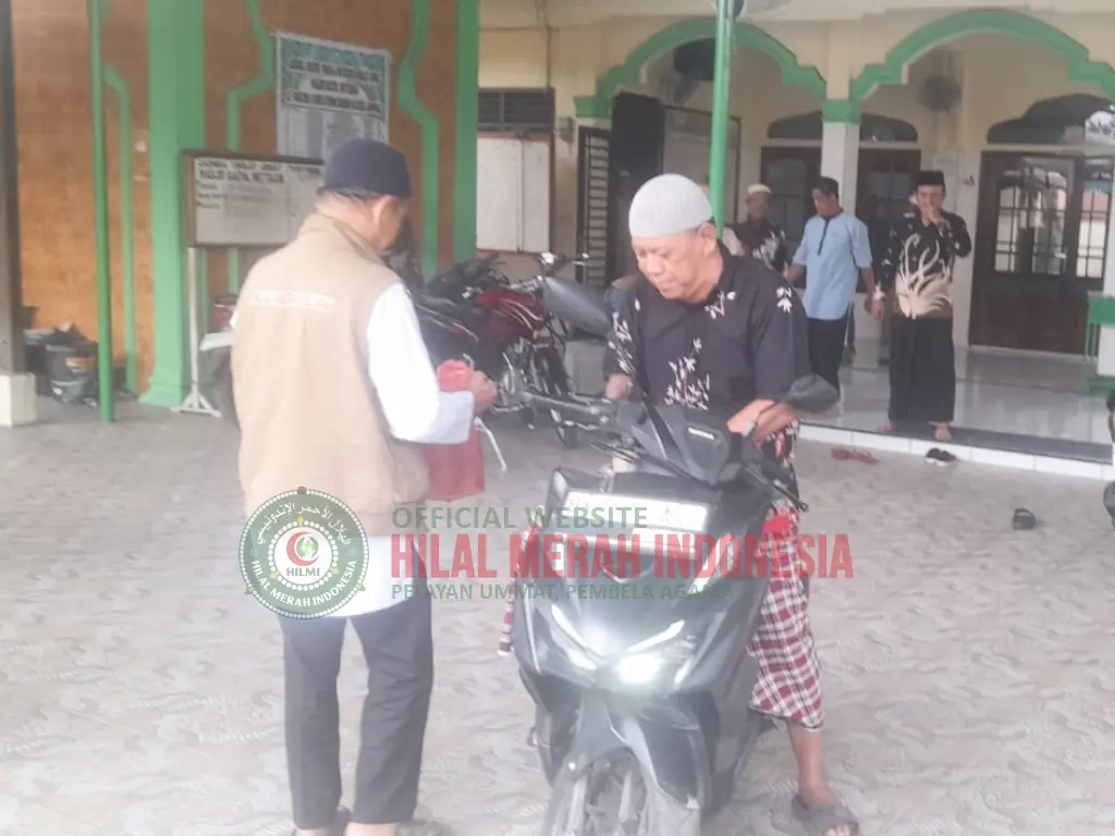 Hilmi Jumat Berkah Kembali Hadir di Medan Tembung, HILMI-FPI Sumut Bagikan 100 Kotak Nasi