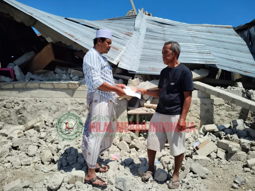 Korban Gempa Flores Masih Bertahan di Pengungsian, HILMI FPI Bantu Kebutuhan Mendesak Warga