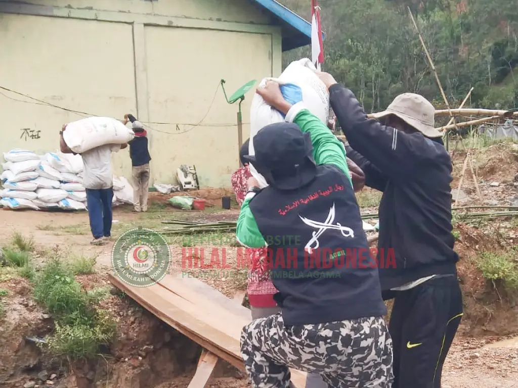 Tahap Ketiga Pemulihan, HILMI-FPI Aceh Salurkan 1,5 Ton Pupuk untuk Petani Kopi Korban Banjir dan Longsor
