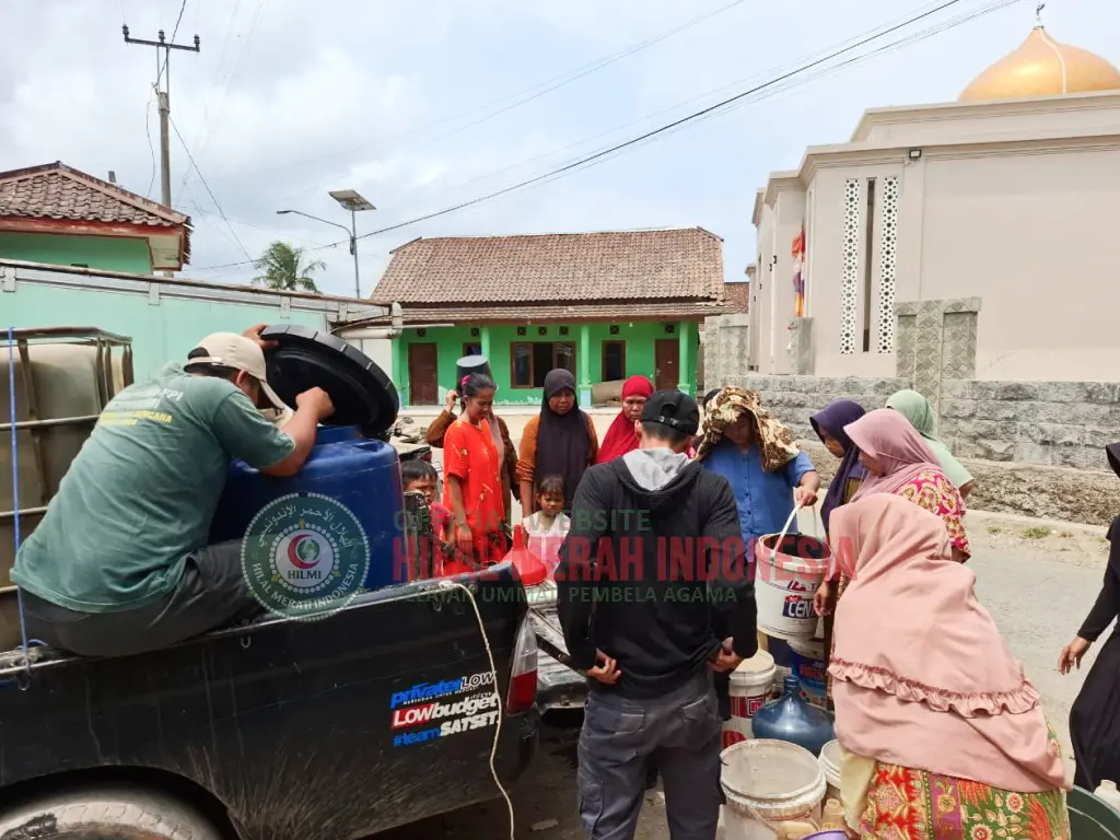 Alirkan Sedekah Air, DPC Pabuaran FPI Kab.Sukabumi, Bantu Warga Terdampak Kesulitan Air Bersih 1