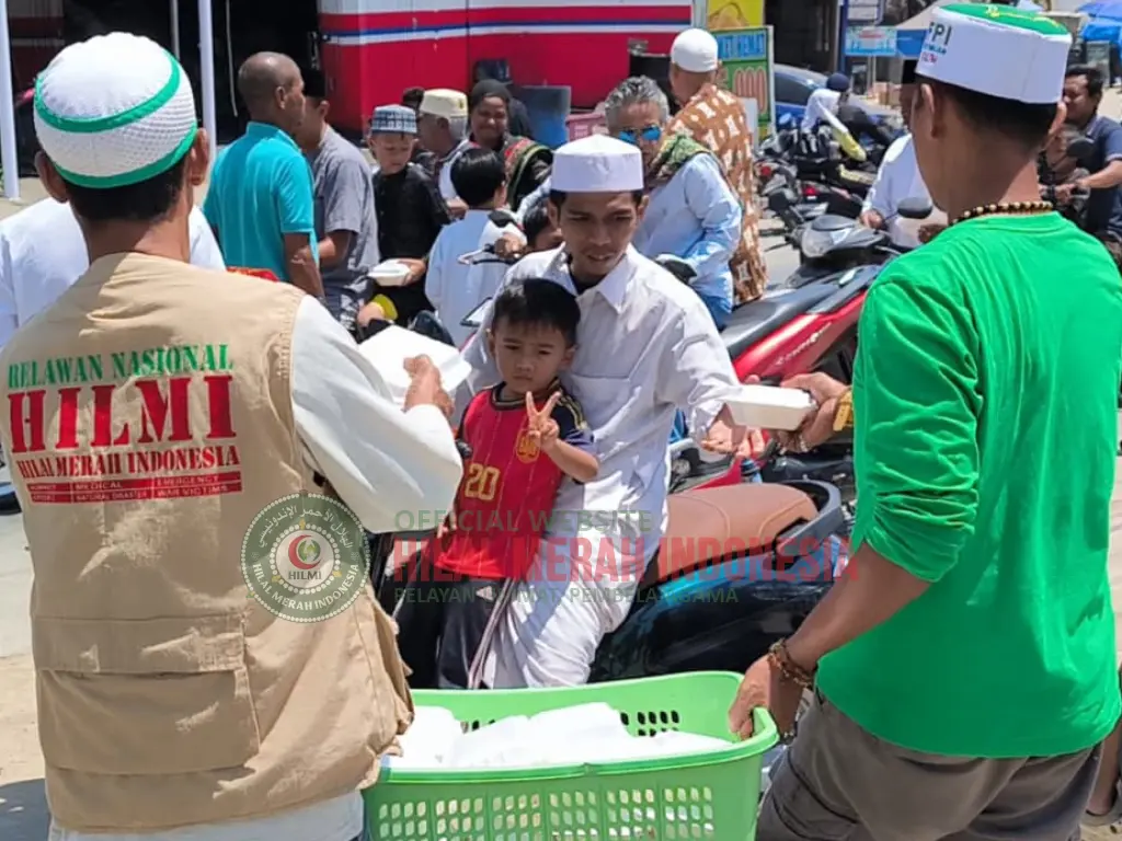 HILMI-FPI Kaltim, 201 Kotak Nasi Dibagikan kepada Jamaah dan Pengguna Jalan