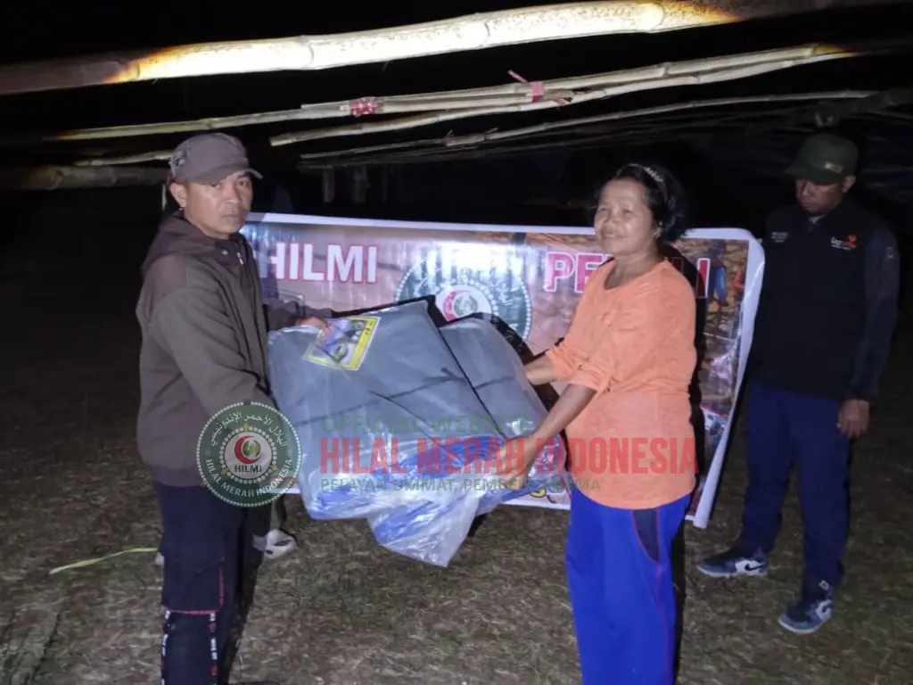 HILMI-FPI Salurkan Bantuan Terpal bagi Warga dan Sekolah Terdampak di Flores