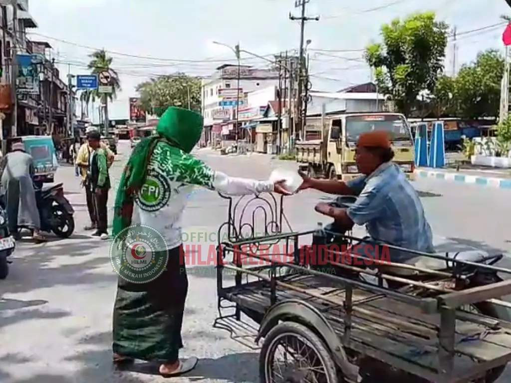 Hilmi Jumat Berkah HILMI-FPI Deli Serdang, 45 Bungkus Nasi Dibagikan kepada Warga di Lubuk Pakam
