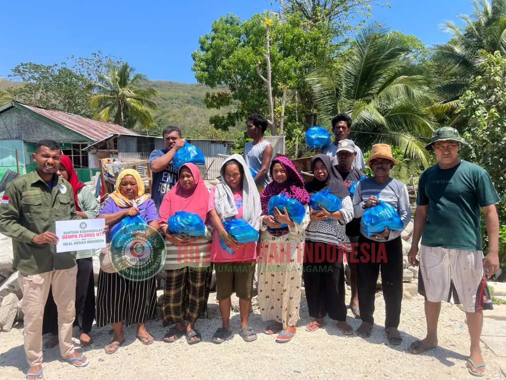 Pembagian Sembako Hilmi FPI Menyentuh Warga Kampung Motor Pice