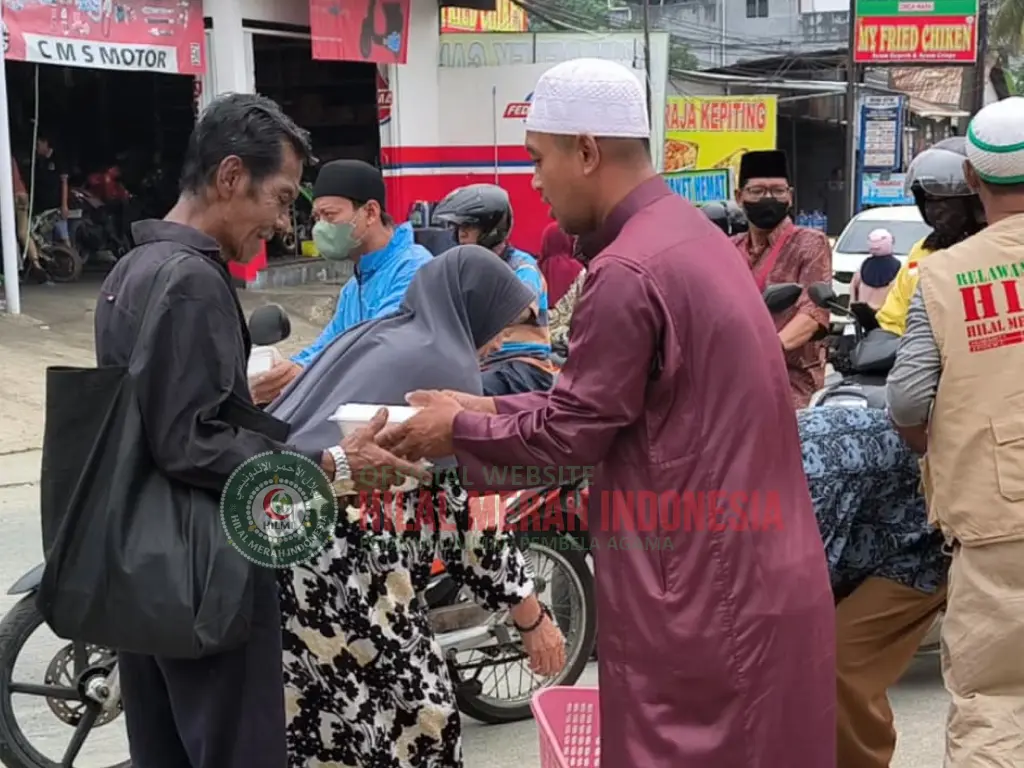 DPD FPI Kaltim dan HILMI Bagikan 172 Kotak Nasi untuk Jamaah dan Pengguna Jalan 1