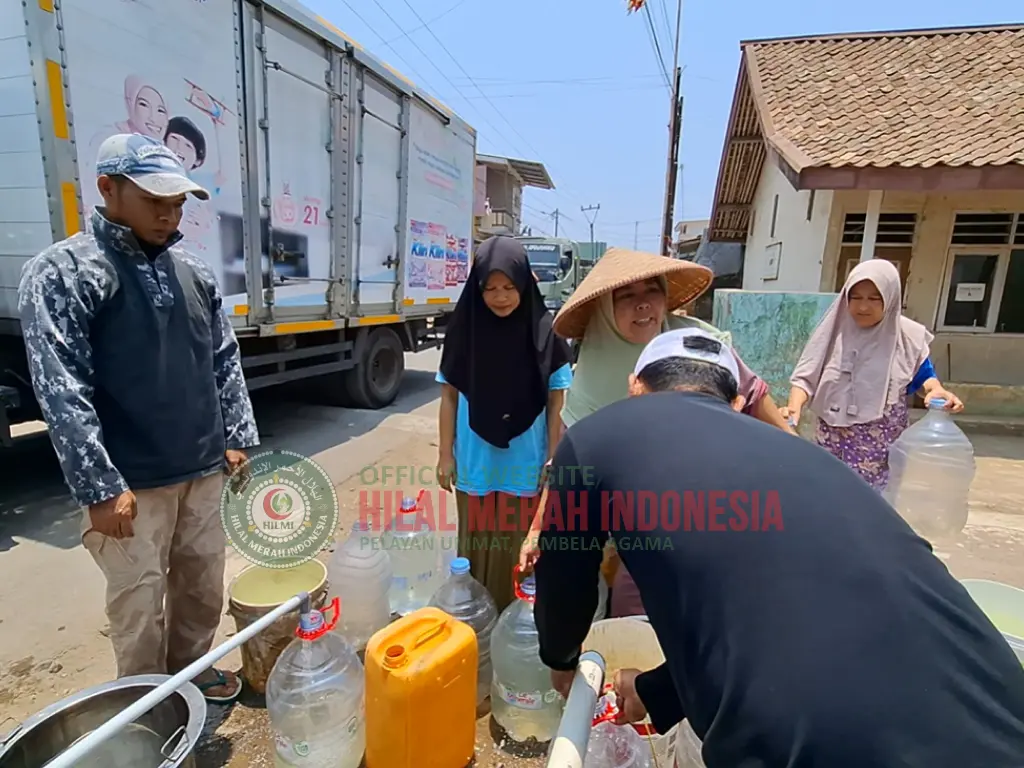 HILMI DPC Pabuaran FPI Kab. Sukabumi Salurkan Air Bersih, 900 Ribu Liter