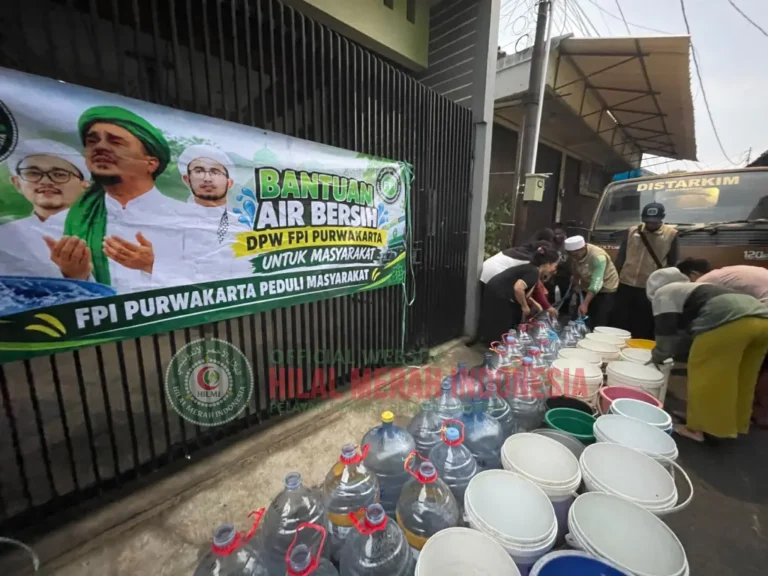 HILMI FPI Purwakarta Salurkan 12 Ribu Liter Air Bersih Gratis untuk Warga