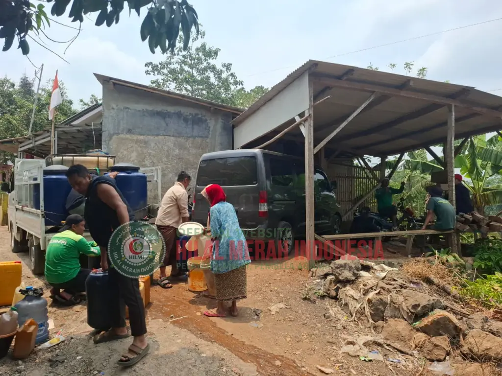 Relawan DPC Pabuaran FPI Kab. Sukabumi, Terus Alirkan Sedekah Air Bersih ke Pelosok-Pelosok Kampung 1