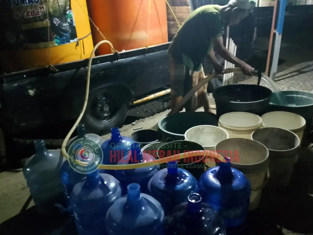 Relawan DPW FPI Banyumas Salurkan Air Bersih, Jangkau 200 KK di Tiga Desa 1
