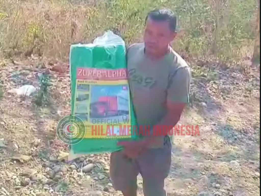 Relawan Kemanusiaan FPI Salurkan Tarpal untuk Warga Terdampak Gempa di Flores